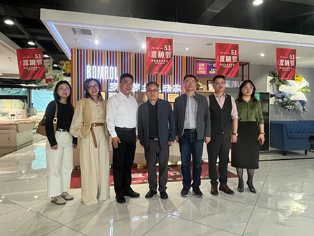 南通国际家纺产业园区管委会邵爱军调研员一行莅临罗曼罗兰家纺指导交流